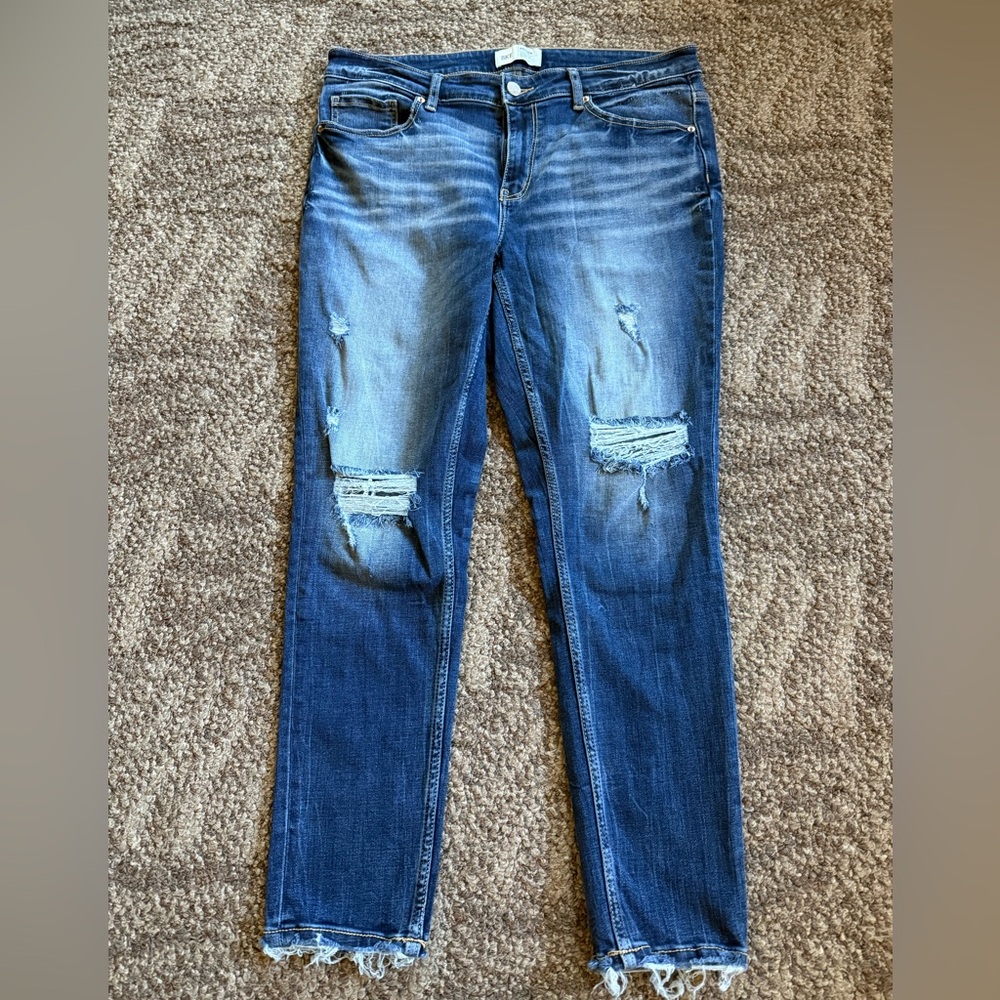 BKE Payton mid rise ankle skinny Distressed Blue Jeans. Size 31